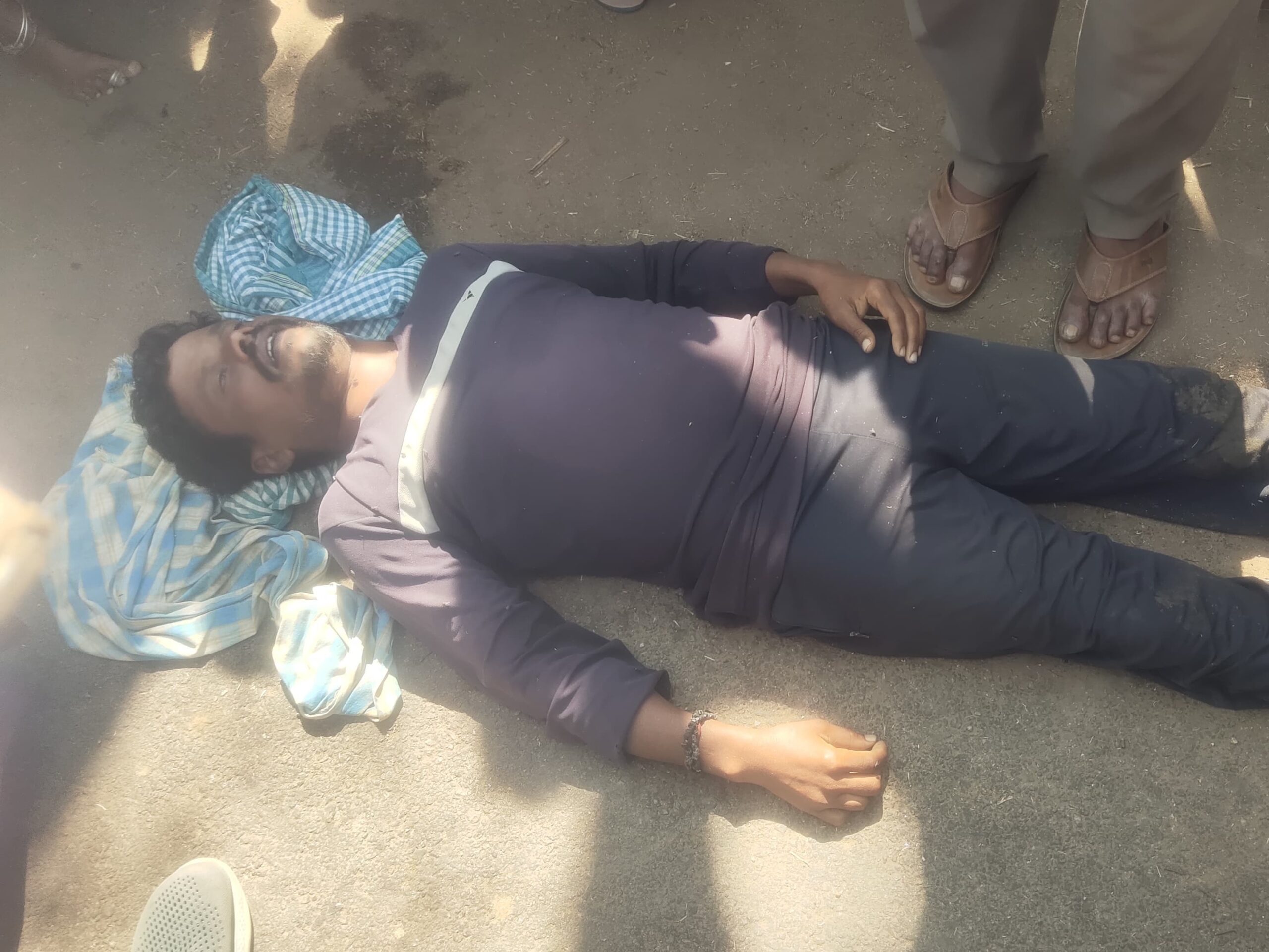 చెరువులో పడి గొర్రెల కాపరి మృతి