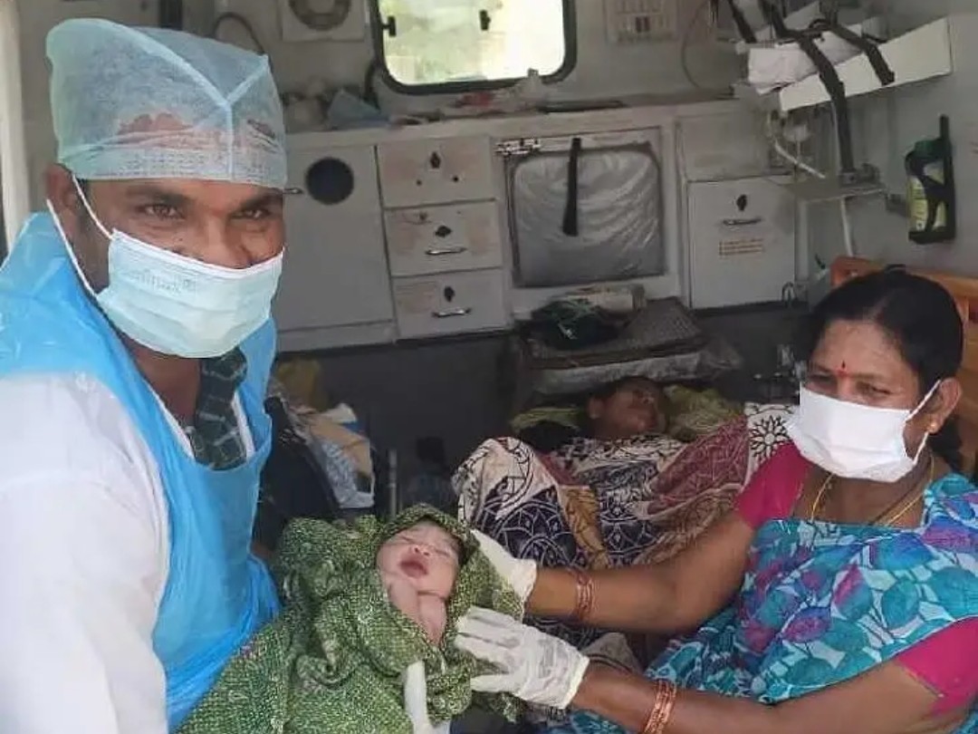 అంబులెన్స్‌లోనే ప్రసావం