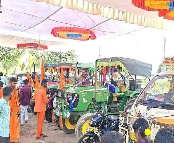 ఉగాది సందర్భంగా వాహనాలకు ప్రత్యేక పూజలు