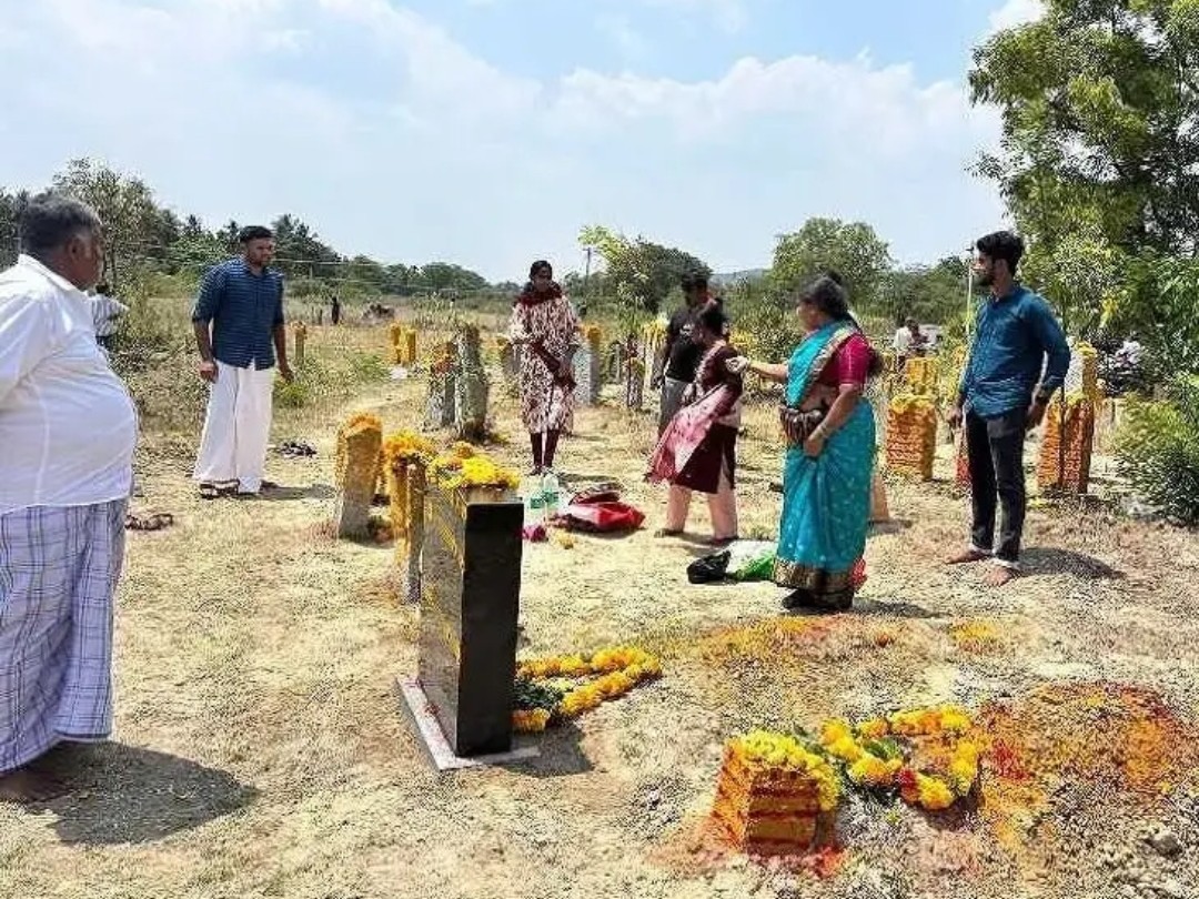 ఉగాది సందర్భంగా పెద్దలకు పూజలు