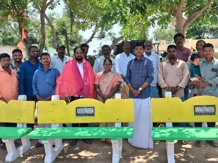 రూ.40 వేల విలువైన బెంచీల విరాళం..!