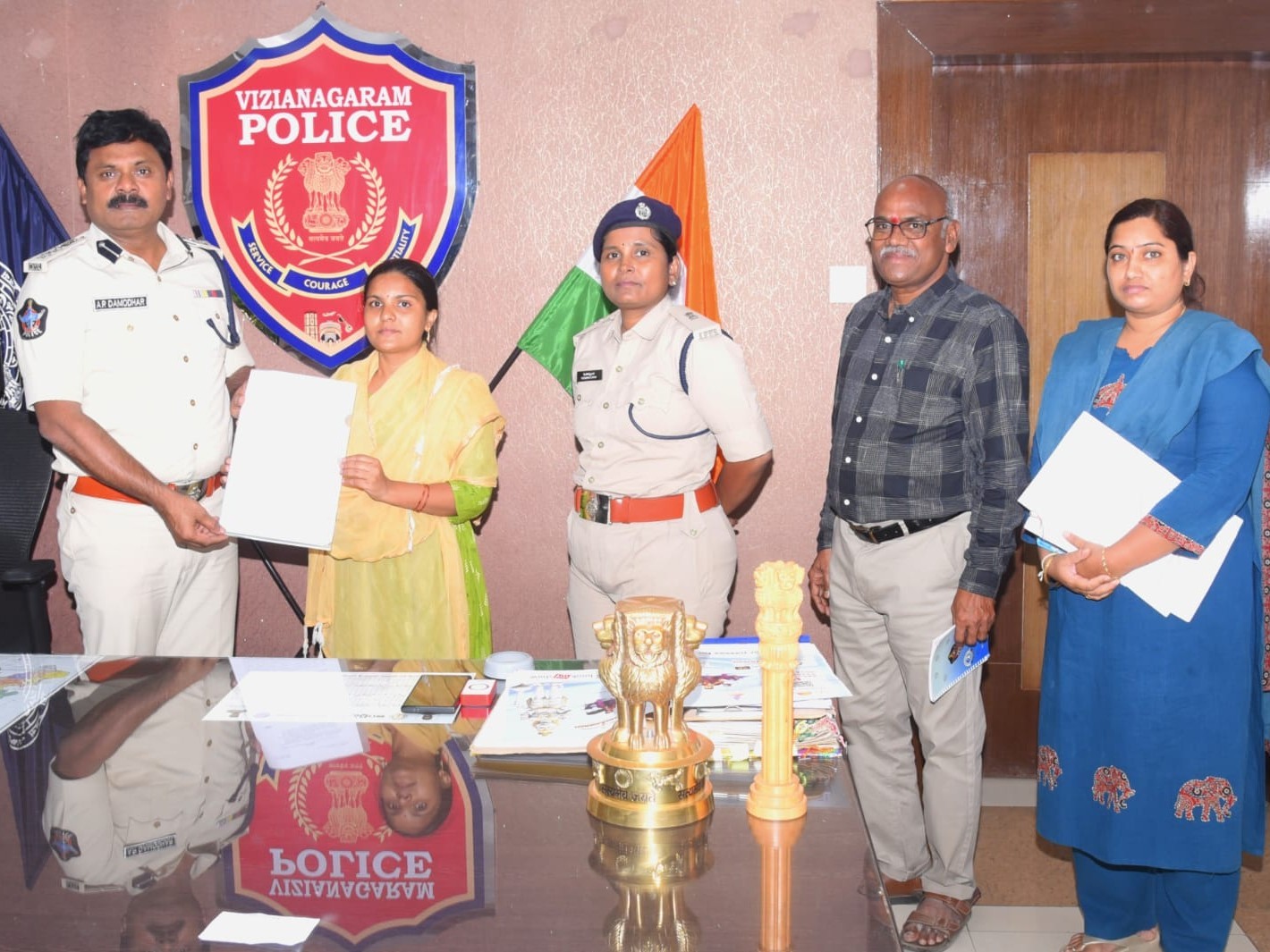 కానిస్టేబుల్ భార్యకు కారుణ్య ఉద్యోగం