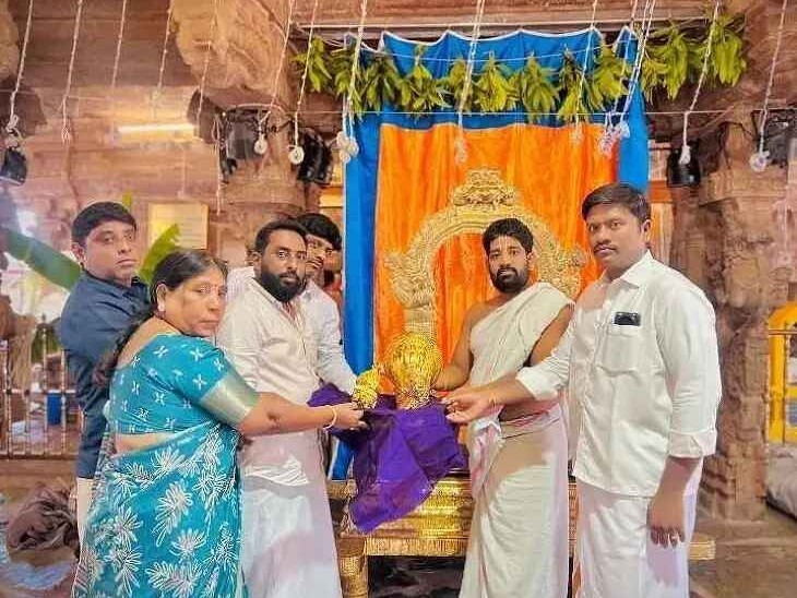 కోదండ రామయ్యకు రాగి కిరీటాలు సమర్పణ