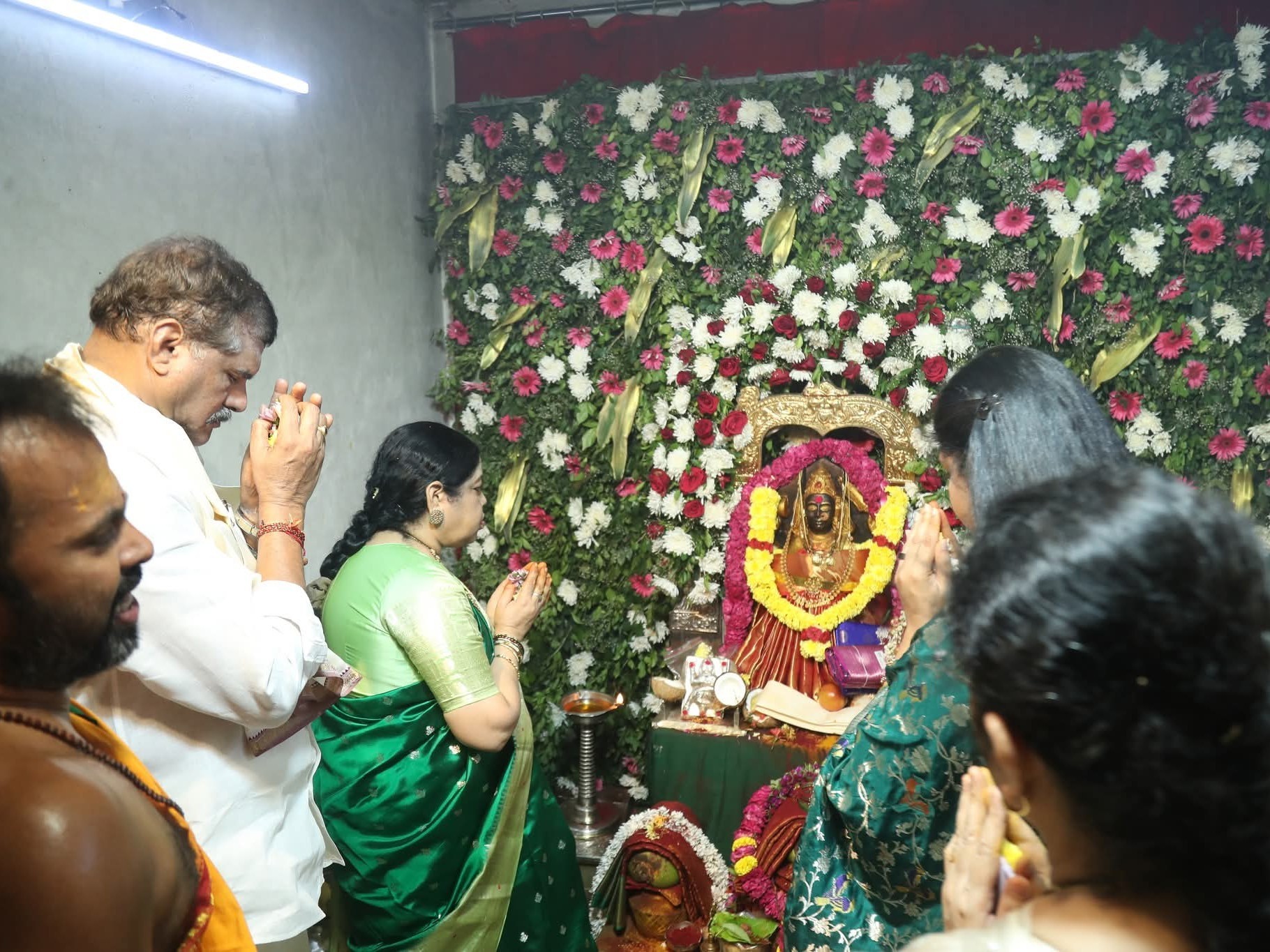 పైడిమాంబను దర్శించుకున్న బొత్స