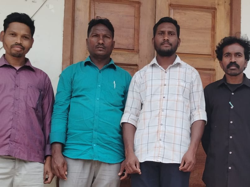 ‘వాలంటీర్లకు ఇచ్చిన హామీ నెరవేర్చాలి’