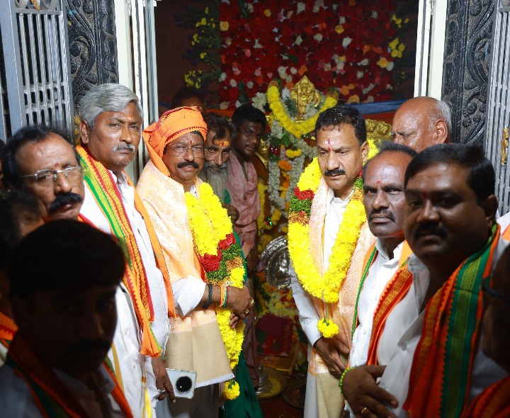 అమ్మవారికి ప్రత్యేక పూజలు