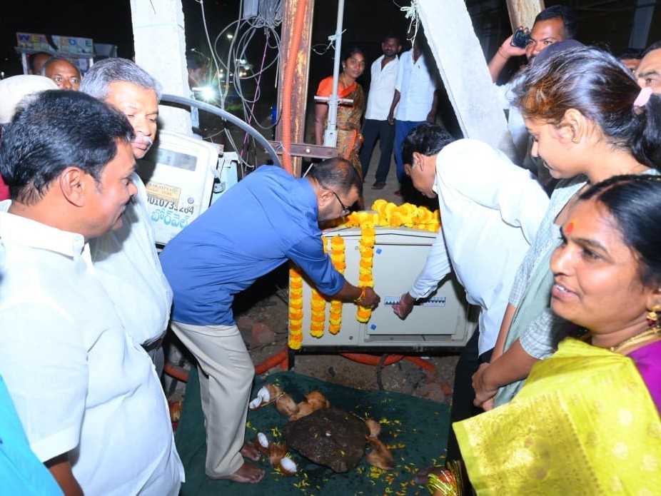 సెంట్రల్ లైటింగ్ ప్రారంభించిన కలెక్టర్