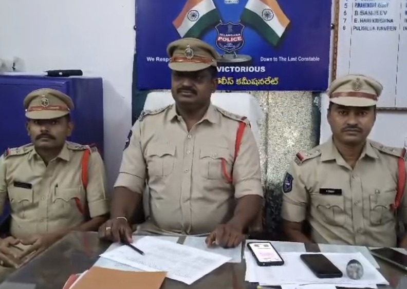 గంజాయి సేవిస్తున్న ముగ్గురు మైనర్లు‌పై కేసు నమోదు