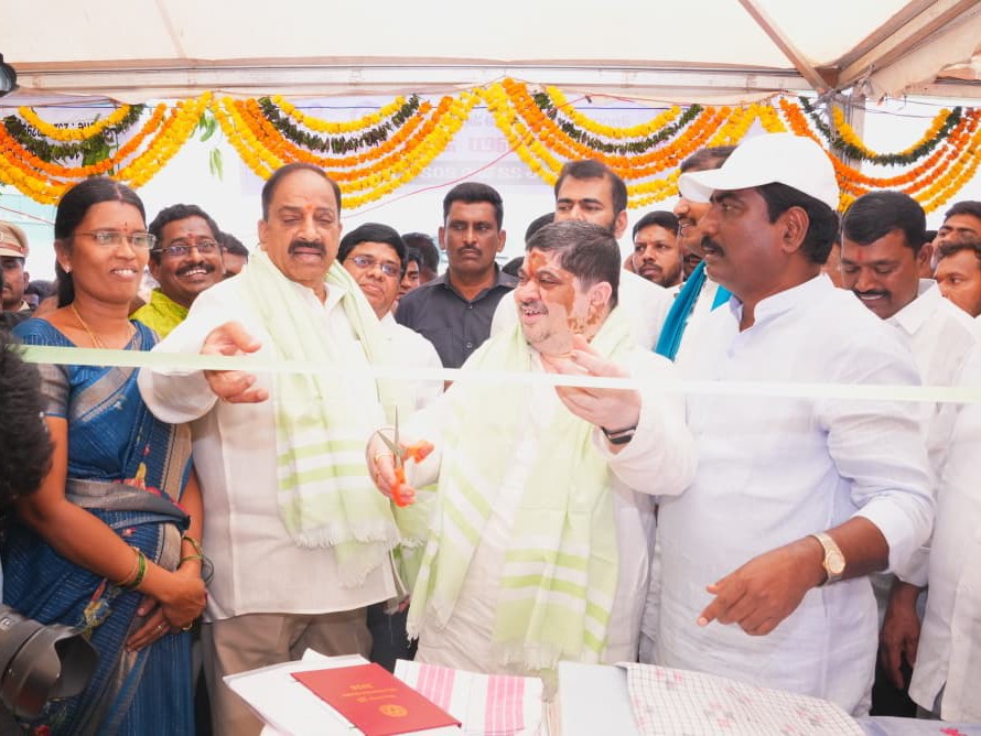 ఆయిల్ పామ్‌కు రాజకీయాలకు సంబంధం లేదు: మంత్రి