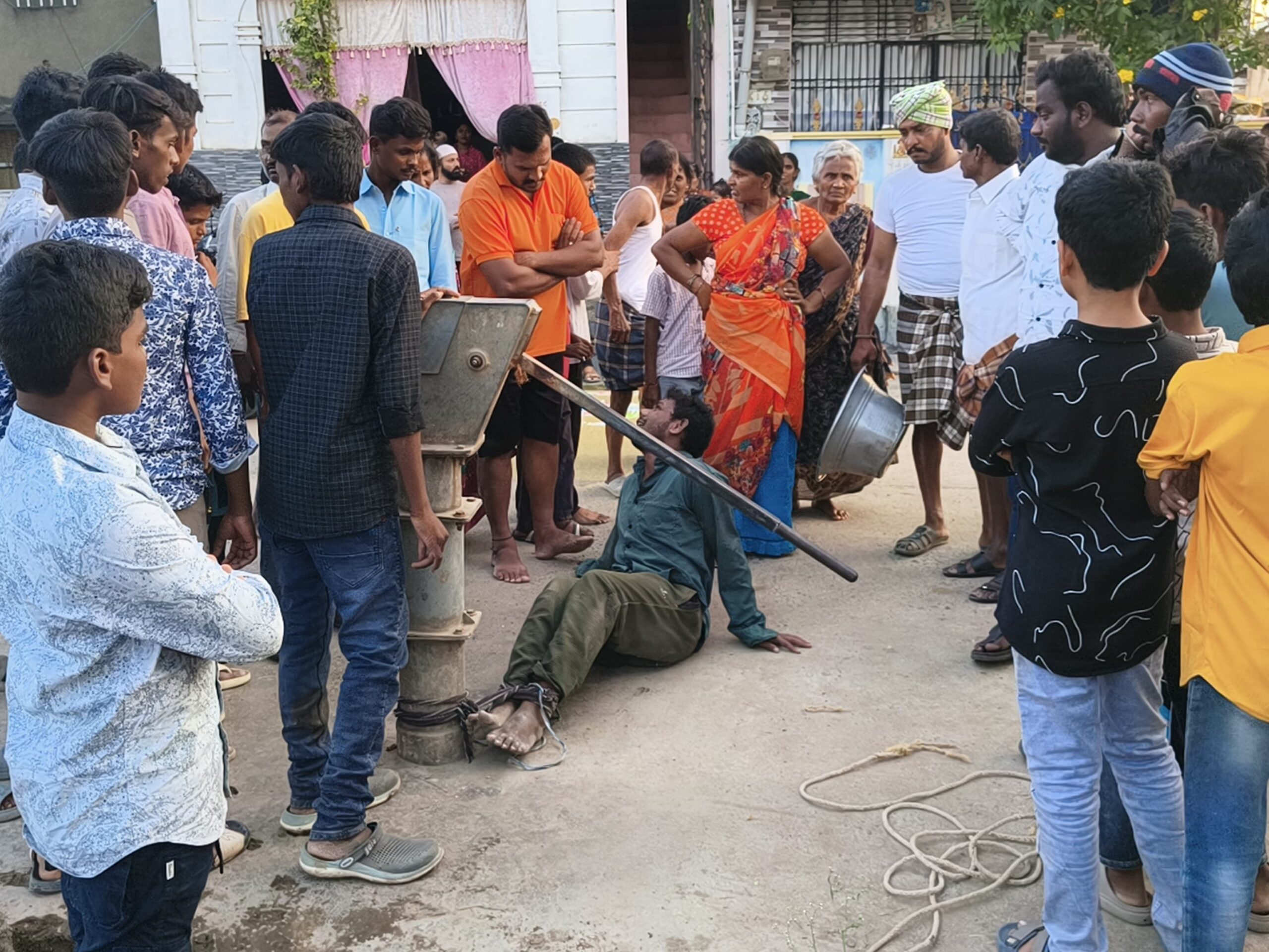 మద్యం మత్తులో యువకుడు హల్‌చల్