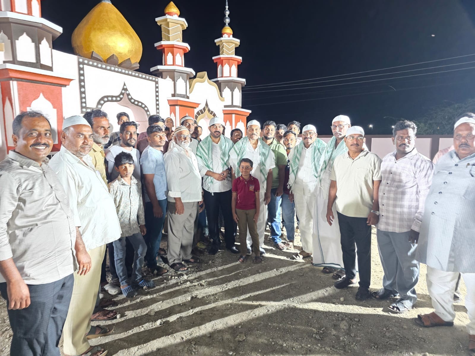 ఇఫ్తార్ విందులో పాల్గొన్న ప్రముఖులు