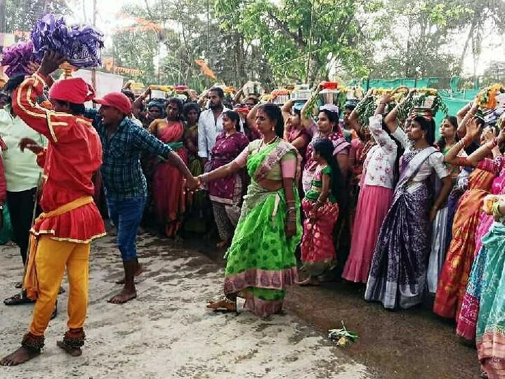 అమ్మవారికి 108 రకాల పిండి వంటల సారె