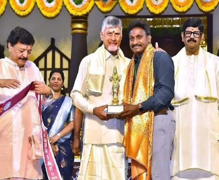 కళాకారుడు విజయ్ మోహనకు ఉగాది పురస్కారం