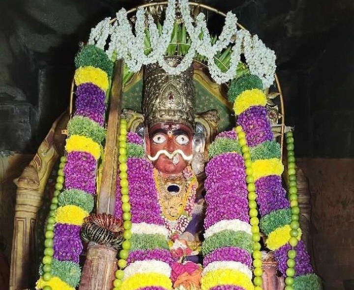 విశేష పుష్పాలంకరణలో చౌడేశ్వరి మాతా