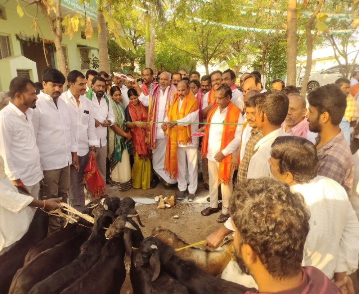 సంతను ప్రారంభించిన ఎమ్మెల్యే