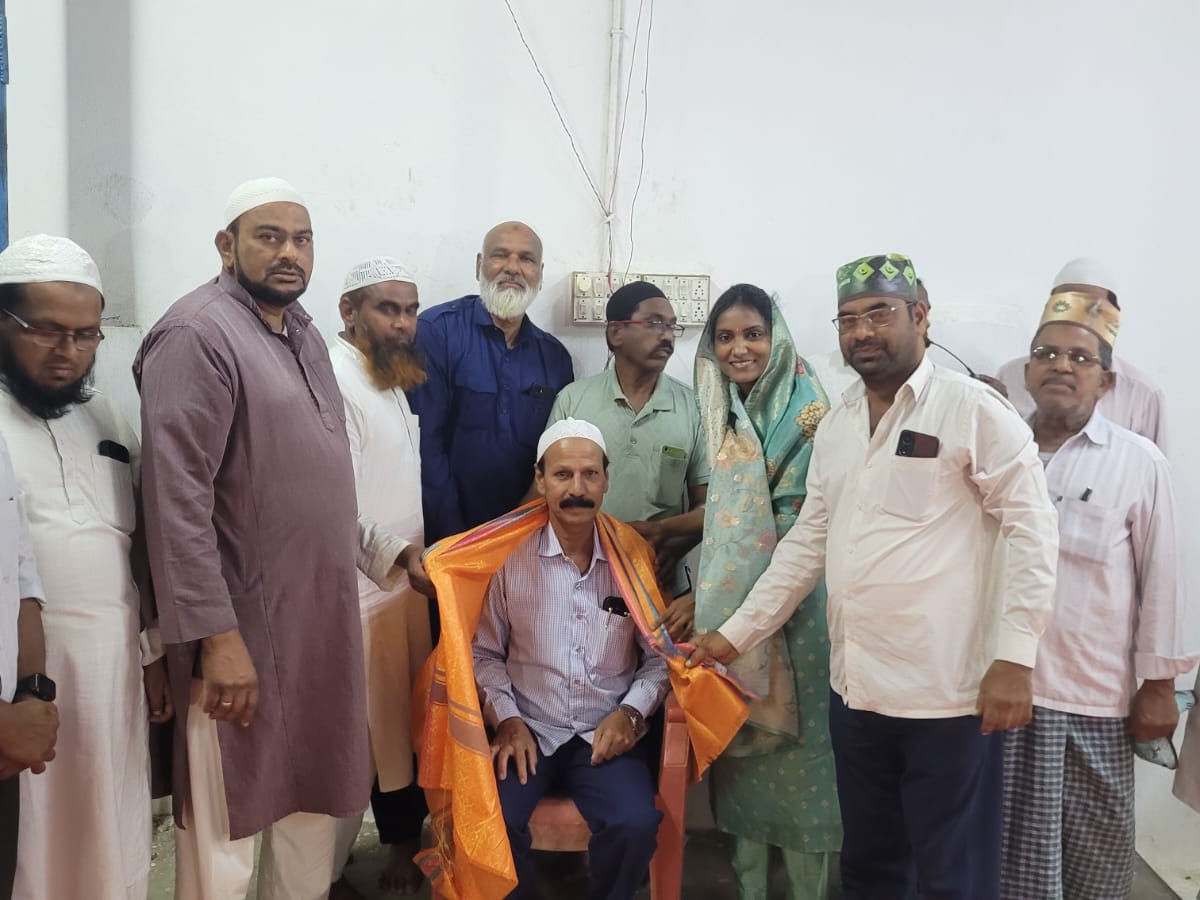 ముస్లిం సోదరులకు రంజాన్ శుభాకాంక్షలు తెలిపిన కార్పొరేటర్