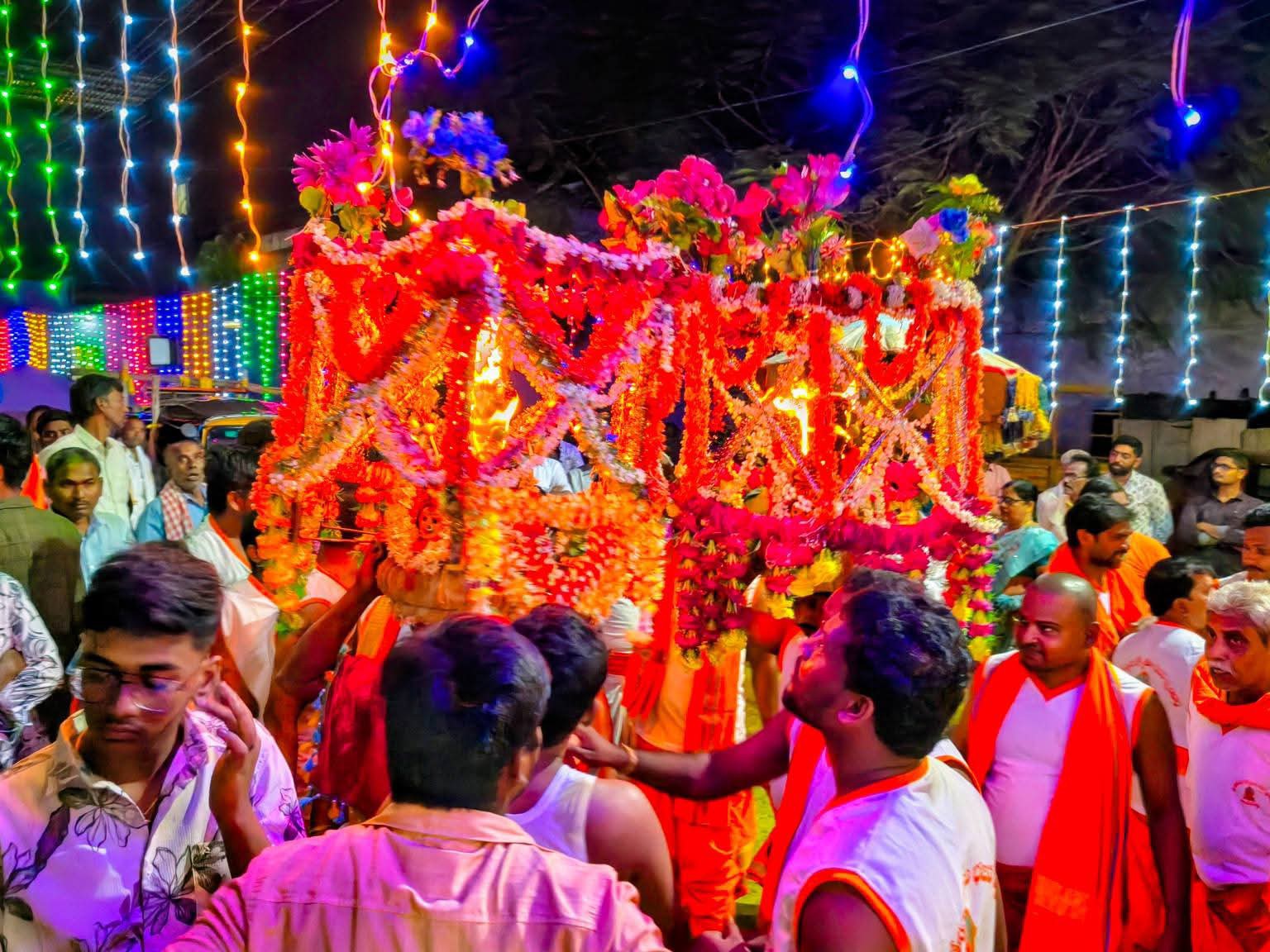 వైభవంగా చౌడేశ్వరీదేవి జ్యోతుల ఉత్సవం