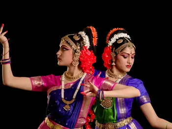 ఆకట్టుకున్న సాంసృతిక నృత్య ప్రదర్శన