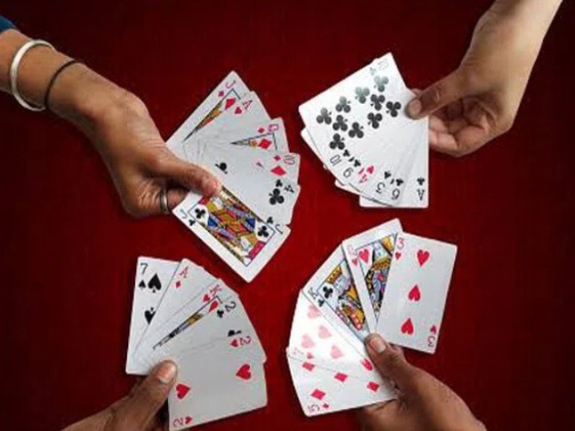 పేకాట శిబిరంపై దాడి.. ముగ్గురు అరెస్ట్