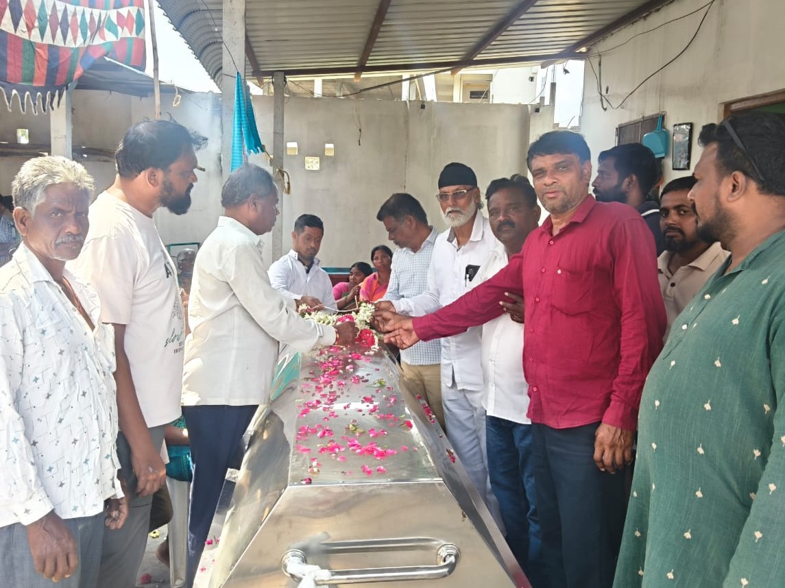 కాంగ్రెస్ సీనియర్ నాయకుడు మృతి.. పలువురు నివాళి