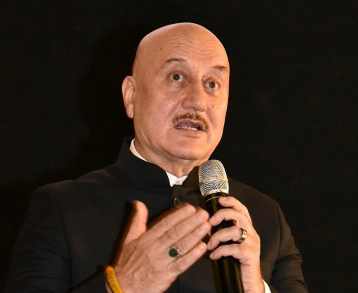 యువతకు అనుపమ్ ఖేర్ స్వీట్ వార్నింగ్!