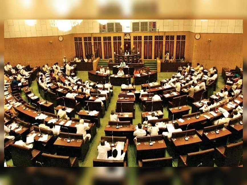 BREAKING: అసెంబ్లీలో పాము కలకలం