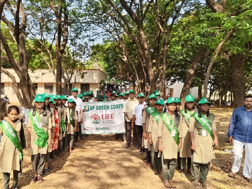 విద్యార్థులకు ఓంకారం ప్రకృతి యాత్ర