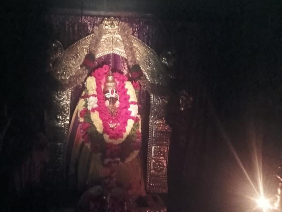 మాండవ్య నారాయణస్వామిని తాకిన సూర్యకిరణాలు