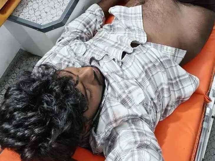 చెట్టును ఢీ కొన్న కారు.. వ్యక్తికి తీవ్రగాయాలు