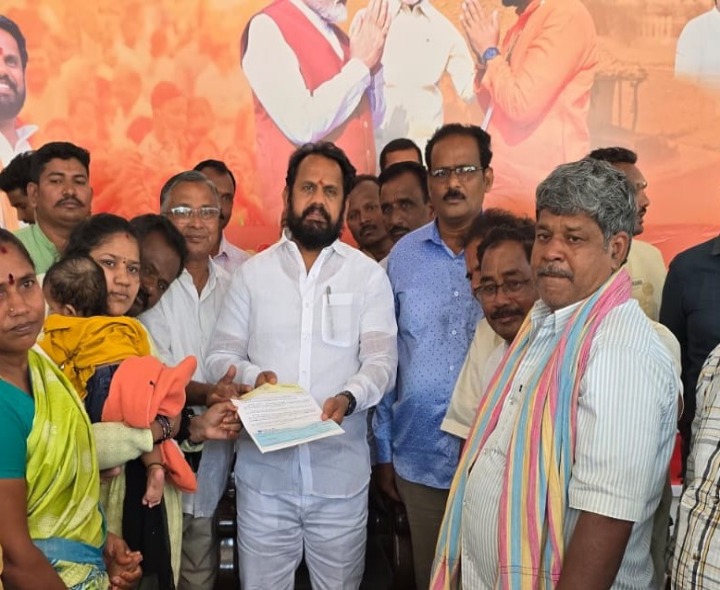 సీఎం సహాయనిధి చెక్కు అందజేత