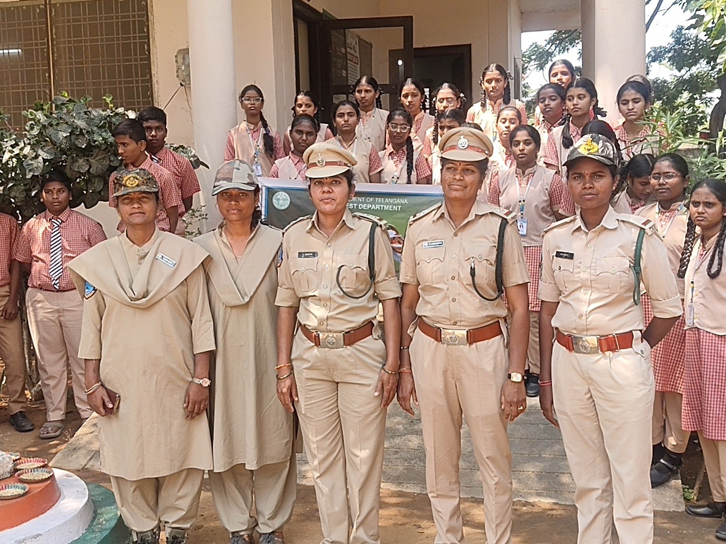 ‘ఊర పిచ్చుకల రక్షణ కోసం కృషి చేయాలి’