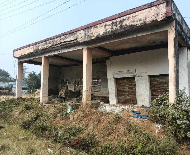 శిథిలావస్థకు చేరిన బస్సు స్టేషన్