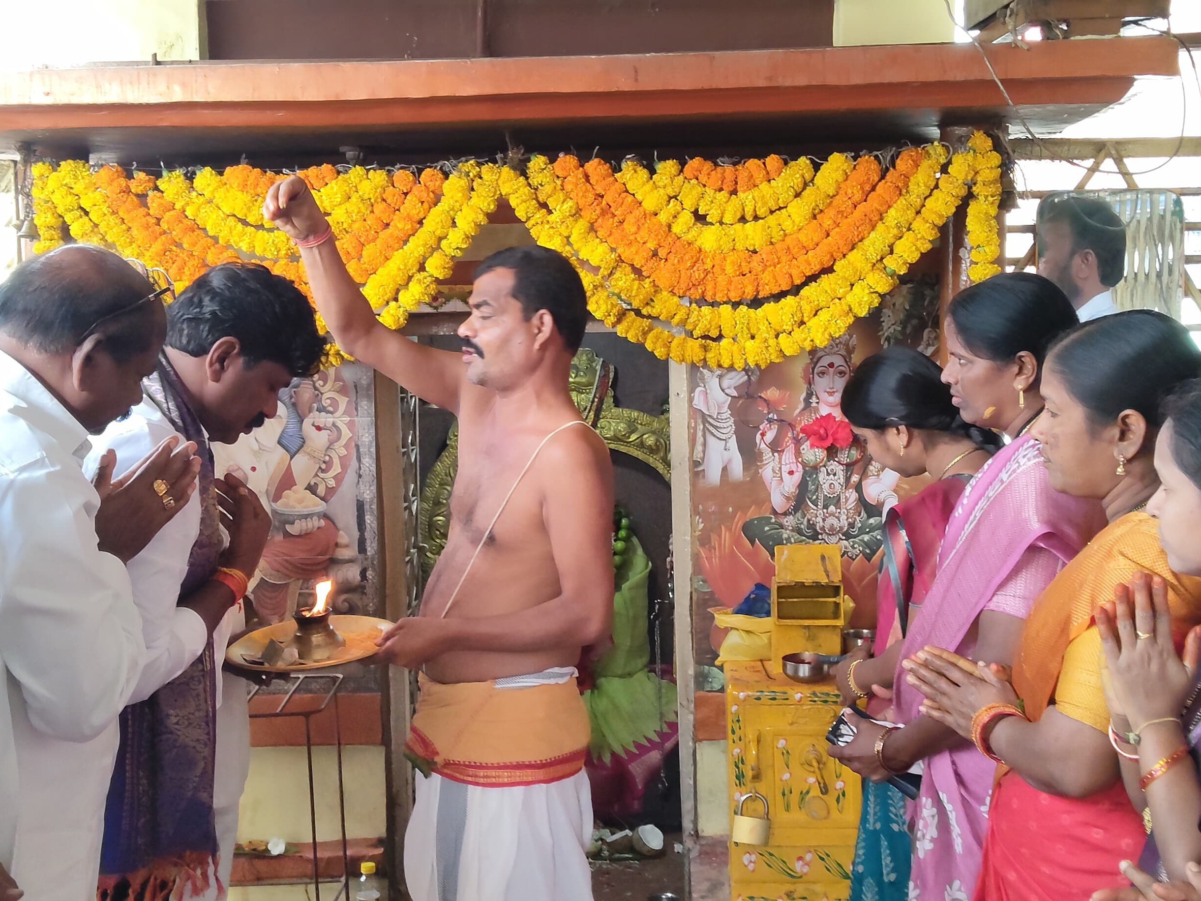 అమ్మవారిని దర్శించుకున్న ఎమ్మెల్యే వేముల