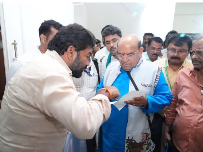 ‘గిరిజన హాస్టల్లో వసతులకు నిధులు కేటాయించండి’