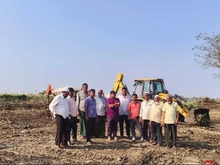 ముస్లిం సోదరుల ప్రార్థన కోసం స్థలం ఏర్పాటు