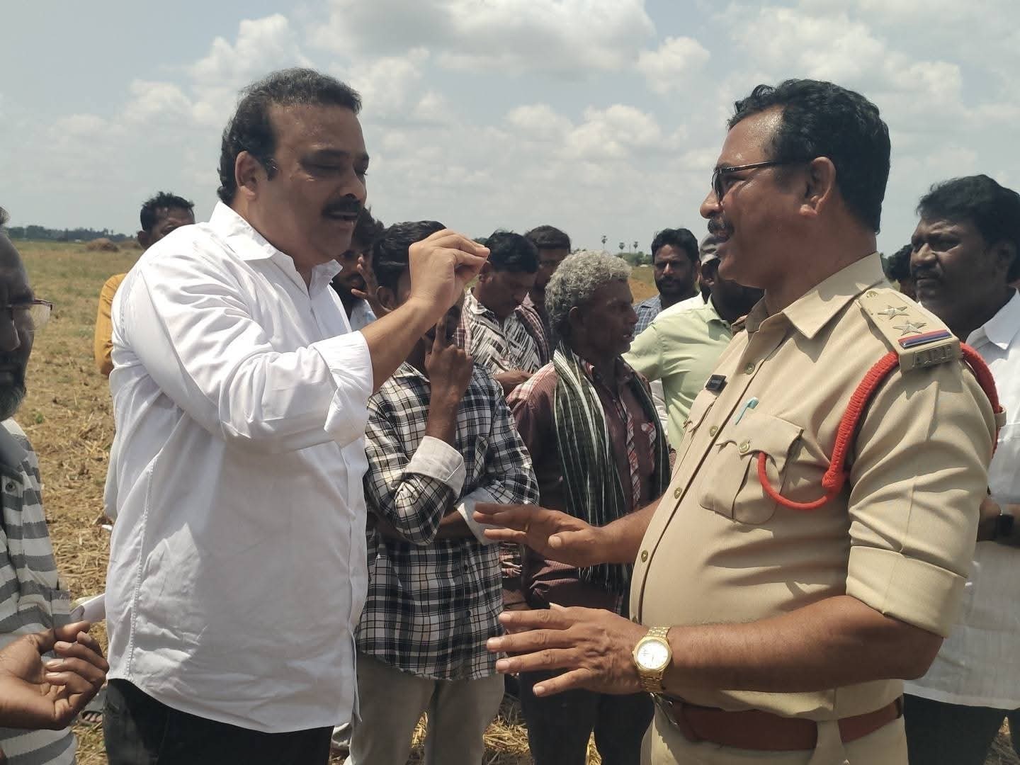 అయినంపూడిలో గంగానమ్మ గుడి వద్ద ఉద్రిక్తత