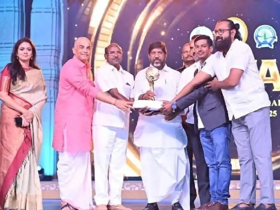 పోచంపల్లి వాసికి గద్దర్ ఫిల్మ్ అవార్డు