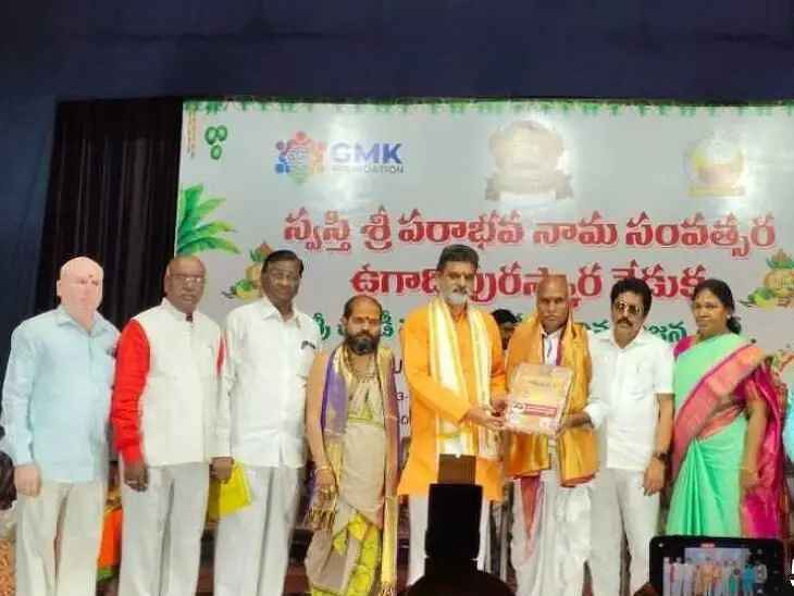 పెద్ద ఉమ్మెత్తల్ ఆలయ పీఠాధిపతికి అవార్డు