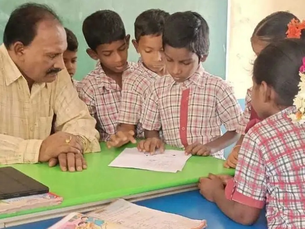 ప్రాథమిక పాఠశాలను సందర్శించిన ఎంఈవో