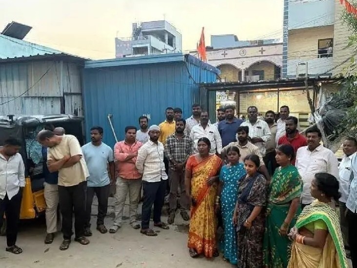 కాళ్లకల్ గ్రామంలో చికెన్ షాప్‌పై ఉద్రిక్తత