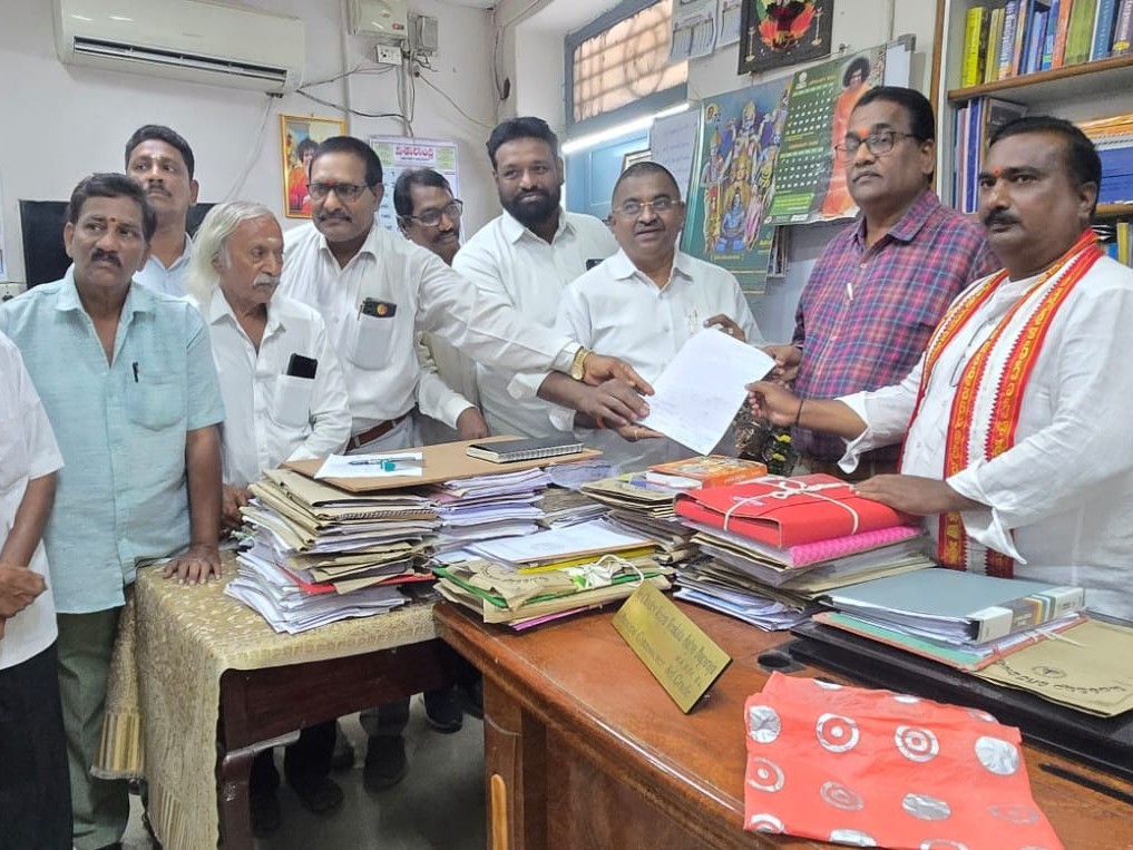 పట్టాభి భవనం, తోట నరసయ్య విగ్రహం ఏర్పాటుకై వినతి పత్రం