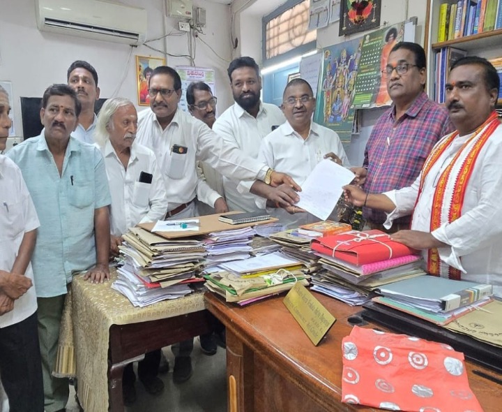 ‘పట్టాభి విగ్రహంతో పాటు నరసయ్య విగ్రహం ఏర్పాటు చేయాలి’