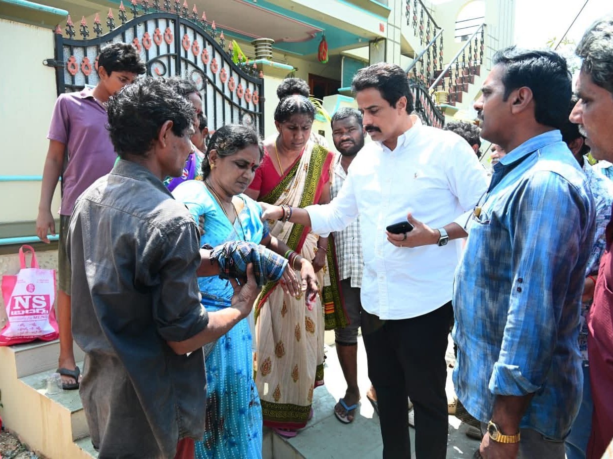 మానవత్వం చాటుకున్న తణుకు ఎమ్మెల్యే