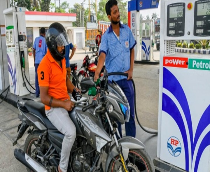 BREAKING: భారీగా పెరిగిన పవర్ పెట్రోల్ ధర