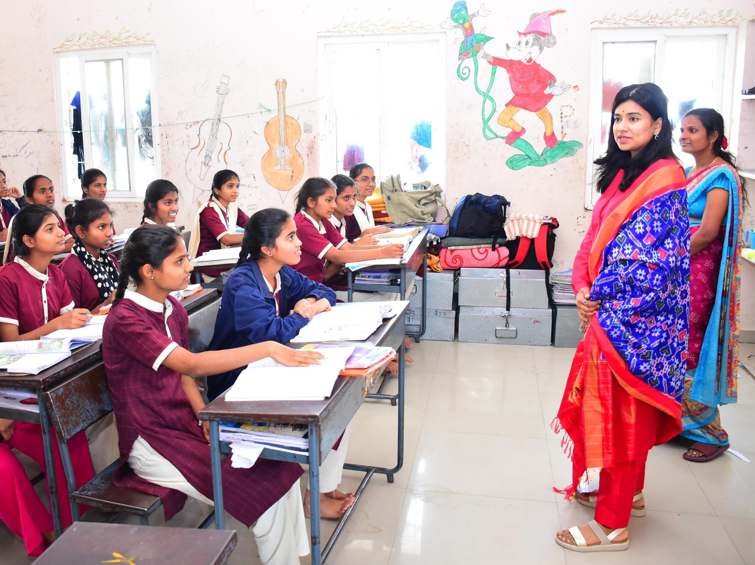 విద్యార్థులు నిత్యం శ్రద్ధతో చదవాలి: కలెక్టర్