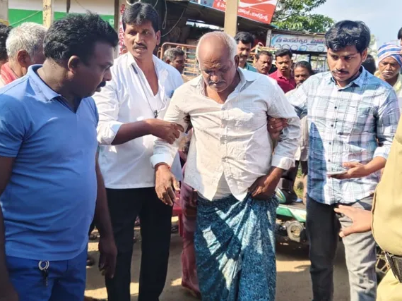 బస్సు ఢీకొని వ్యక్తికి తీవ్రగాయాలు