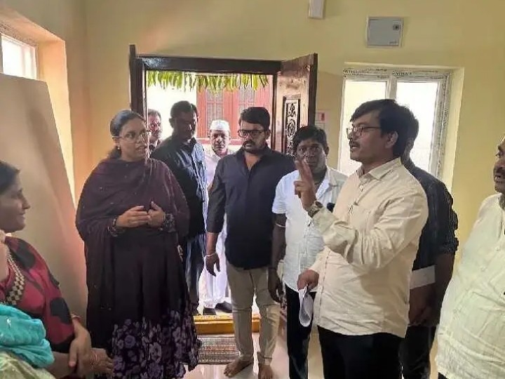 ఇందిరమ్మ ఇళ్ల పనులను పరిశీలించిన కలెక్టర్