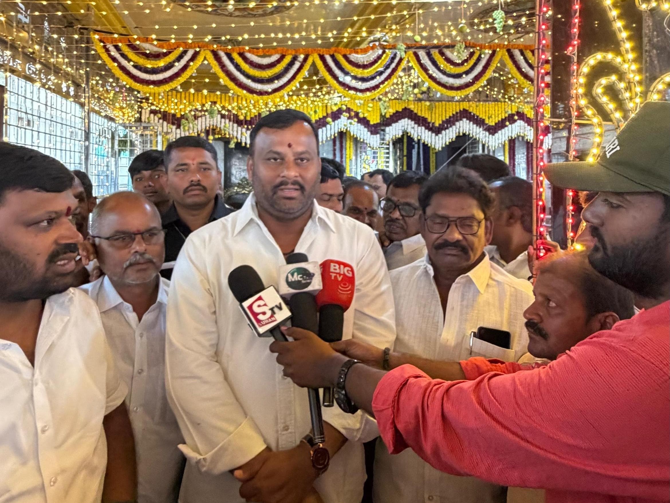 చౌడేశ్వరి దేవి ఉత్సవాల్లో పాల్గొన్న మంత్రి