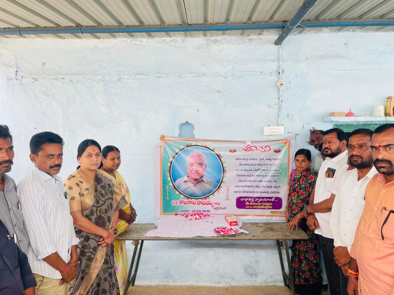 మృతుడి చిత్రపటానికి మాజీ ఎంపీ కవిత నివాళి