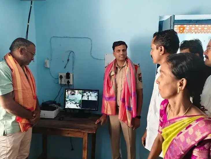 గ్రామంలో సీసీ కెమెరాలు ఏర్పాటు